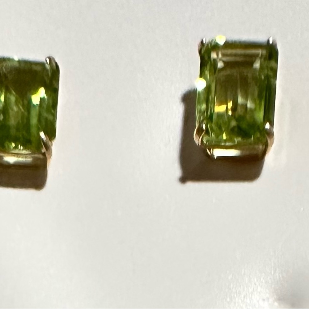 2.14 ct 14K solid Gold Genuine brilliant Emerald cut Peridot  studs - Picture 7 of 10